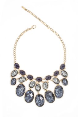 beyaz izole taşlar ile altın kolye