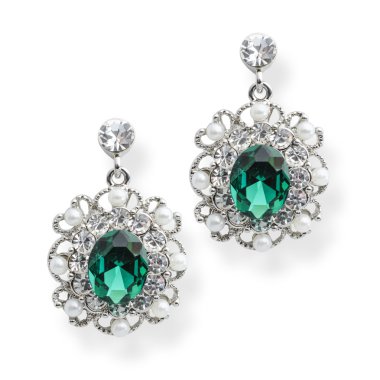 beyaz izole zümrüt gümüş küpe