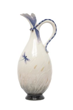 beyaz izole yusufçuk ile sürahi