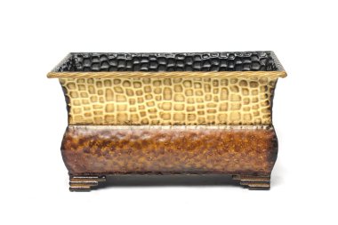 Saksının üzerine beyaz izole