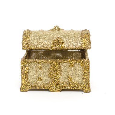 beyaz zemin üzerinde bir saatli altın bilezik