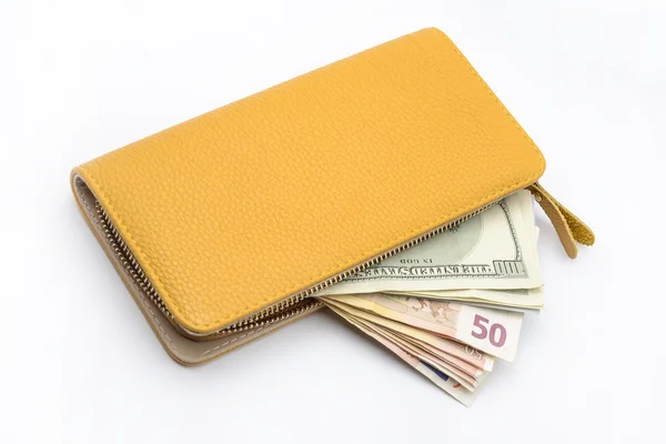 Bolso amarillo con el dinero aislado en blanco — Foto de Stock