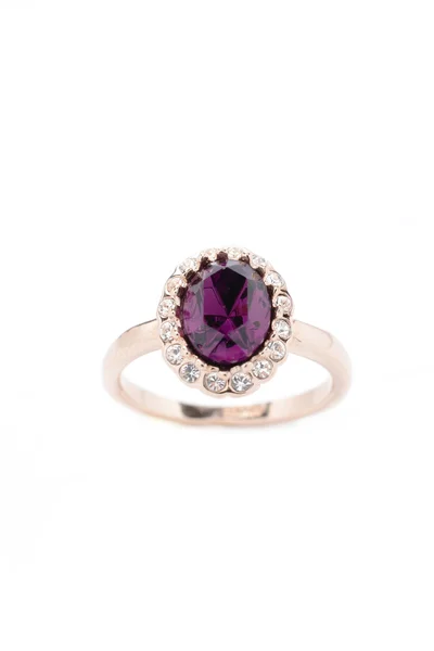 Gyűrű, fehér alapon, lila kővel — Stock Fotó