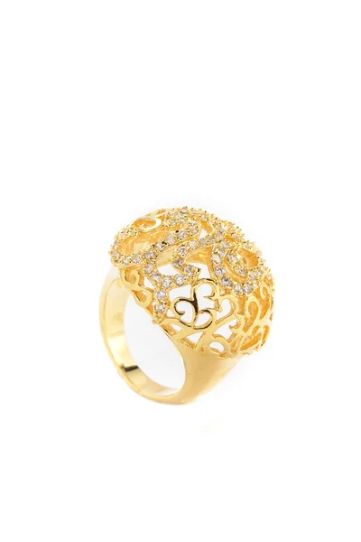 Anillo de oro con flores sobre fondo blanco — Foto de Stock