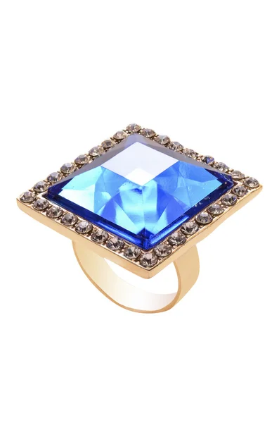 Prsten s modrým kamenem na bílém pozadí — Stock fotografie