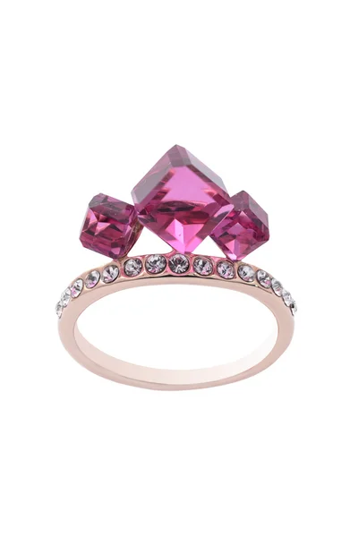 Anello in oro con pietre rosa su sfondo bianco — Foto Stock