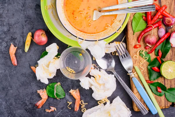 Residuos Alimentos Que Quedan Después Comer Con Cuchara Tenedor Tejido — Foto de Stock