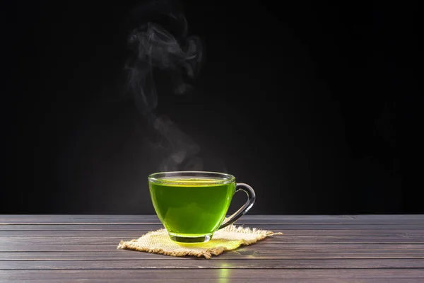Органический Зеленый Чай Горячий Зеленый Чай Помещен Деревянный Стол Черном — стоковое фото