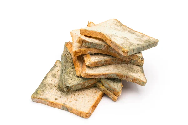 Küflenmiş ekmek beyaza izole edilmiş.
