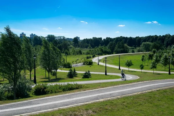 Carril bici en el parque de recreo — Foto de Stock