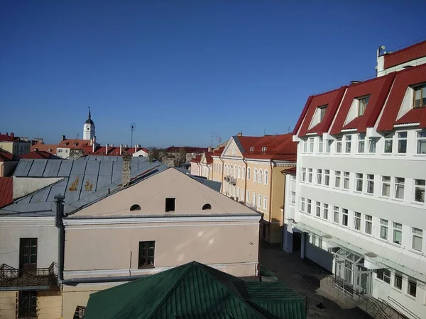 붉은 지붕 이 있는 벨로루시의 옛 마을 — 스톡 사진