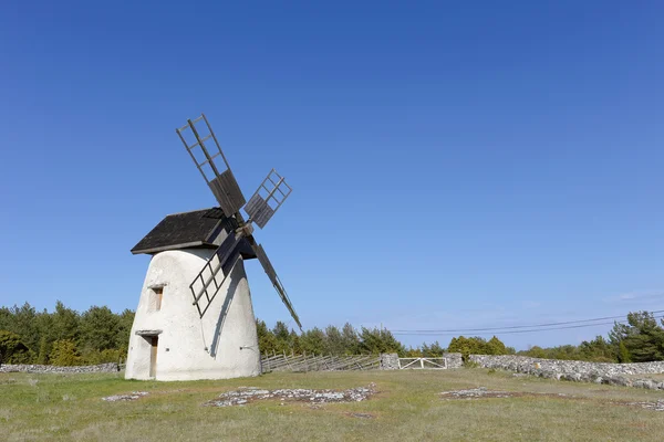 Oude Gotlandic molen — Stockfoto