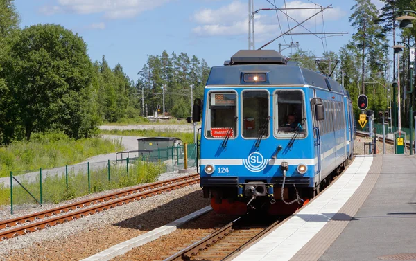 Banliyö treni Roslagsbanan üzerinde Stok Resim