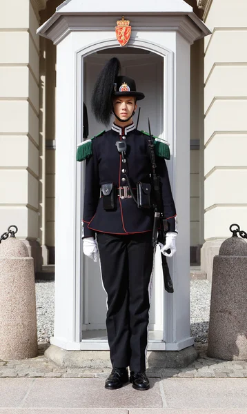 Högvakten vid det kungliga slottet i Oslo — Stockfoto