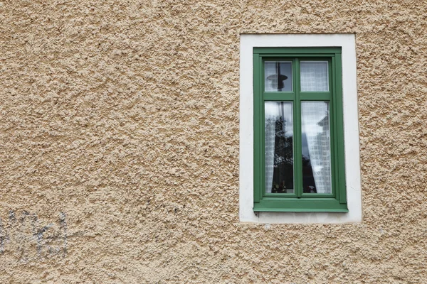 Pojedynczego okna na elewacji — Zdjęcie stockowe