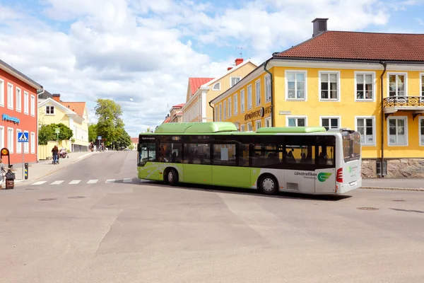 Vaxjo Suecia Junio 2018 Autobús Urbano Gira Calle Norra Jarnvagsgatan —  Fotos de Stock