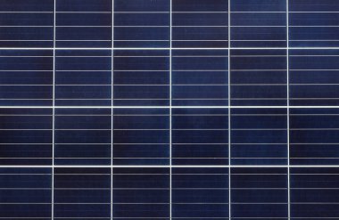 Elektrik ekipmanlarına güneş enerjisi sağlamak için bir güneş paneli montajının tam çerçeve görüntüsü