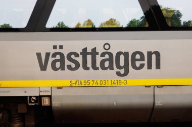 Lidkoping, İsveç - 24 Haziran 2020: Vasttrafiken hizmet veren Y31 sınıfı yolcu treninin yakın görüntüsü.