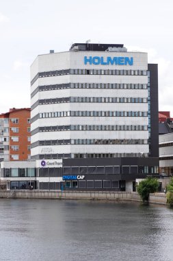 Norrkoping, İsveç - 3 Temmuz 2020: Dış görünüş Holmen Gazetesi Genel Merkezi.