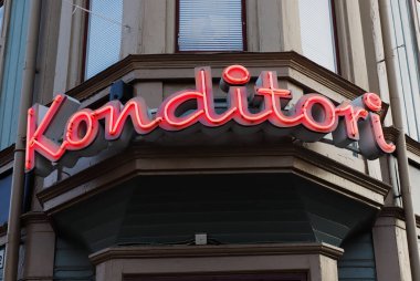 İsveç pastanesi tabelasına yakın çekim.