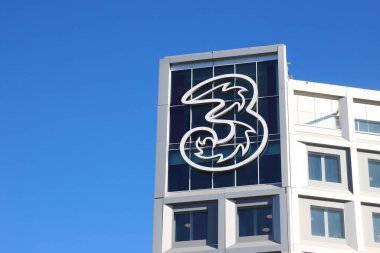 Stockholm, İsveç - 3 Mart 2021: Stockholm merkez bürosundaki telekom operatörü 3 