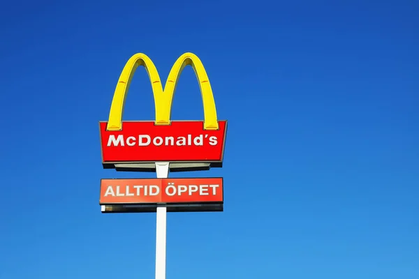 Sodertalje Suécia Janeiro 2021 Mcdonalds Assinam Fora Restaurante Hambúrgueres Com — Fotografia de Stock