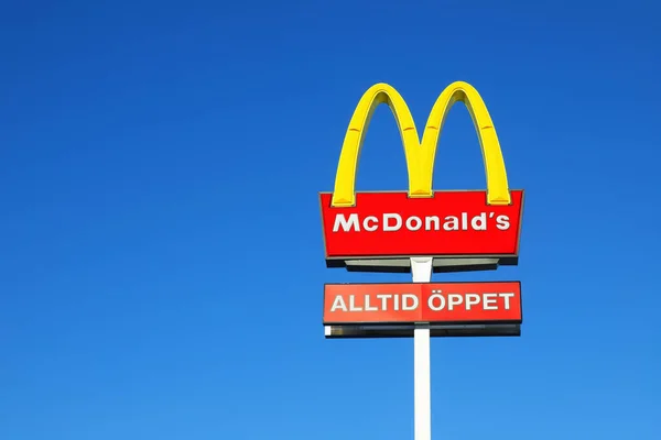 Sodertalje Suecia Enero 2021 Cartel Mcdonalds Fuera Del Restaurante Hamburguesas — Foto de Stock