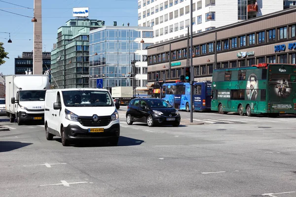 コペンハーゲン デンマーク 2018年6月27日 コペンハーゲン中心街のヴェスターブロギッド通りでの交通状況の確認 — ストック写真