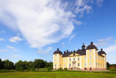 İsveç 'in Vastmanland ilindeki Stromsholm sarayının dış görünüşü.