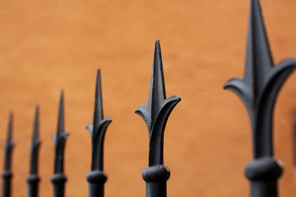 Tips on a fence — Stock Photo, Image