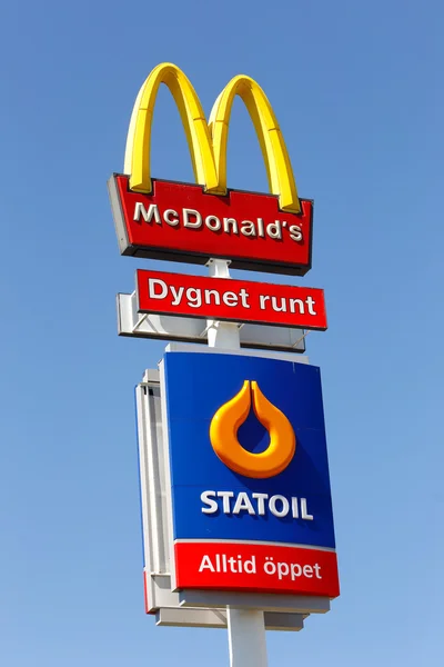 McDonalds i Statoil kolokacji — Zdjęcie stockowe