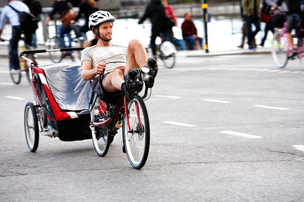 Ligfiets met aanhangwagen — Stockfoto