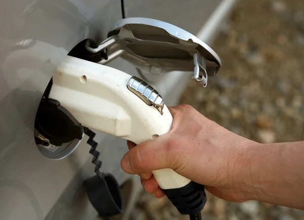 Recarga de carros elétricos . — Fotografia de Stock