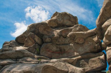 Ural. Şeytanın Tepesi. Kayalar
