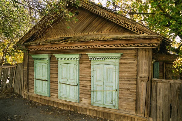 Uma Antiga Casa Madeira Russa Dos Tempos Império Russo Com — Fotografia de Stock