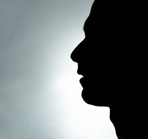 Siluet, 44 yaşında ağzı açık bir adam yüzü..