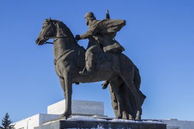 Atlı heykeli