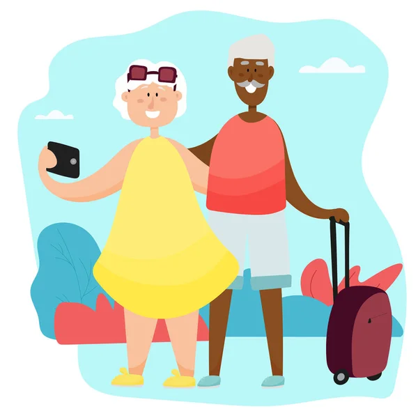 Yaşlı bir çift seyahat ederken selfie çeker. Aktif büyükanne ve siyah büyükbaba birlikte seyahat ediyorlar..