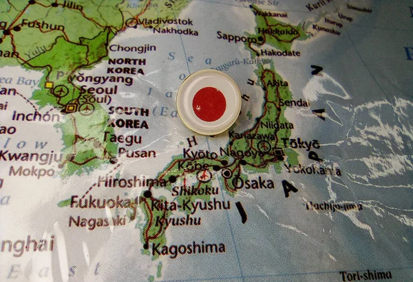 Drawing pin flag of Japan on the map — Stockfoto