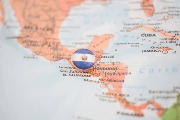 Σημαία Ελ Σαλβαδόρ σχέδιο pin στο χάρτη — Φωτογραφία Αρχείου
