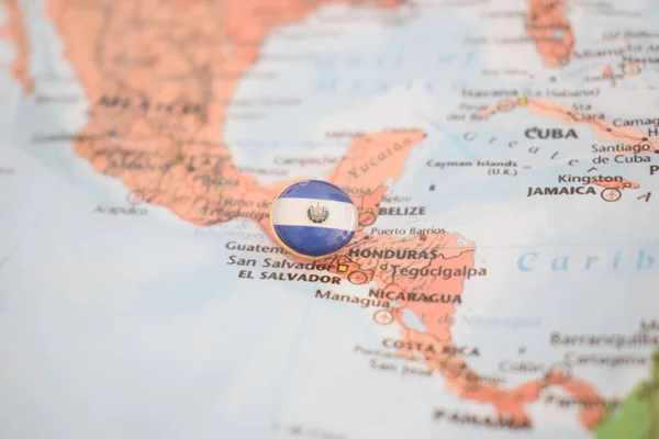Σημαία Ελ Σαλβαδόρ σχέδιο pin στο χάρτη — Φωτογραφία Αρχείου