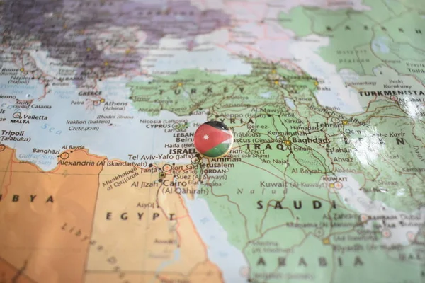 Булавка с изображением флага Иордании на карте — стоковое фото