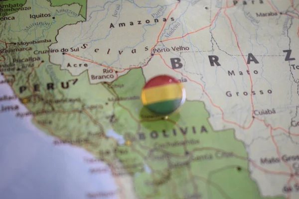 Bolivia vlag tekening pin op de kaart — Stockfoto