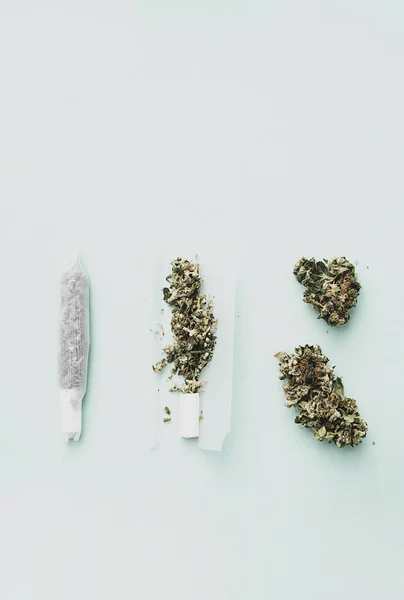 Gemme Marijuana Spinelli Cannabis Gemme Schiacciate Marijuana Sulla Carta Del — Foto Stock