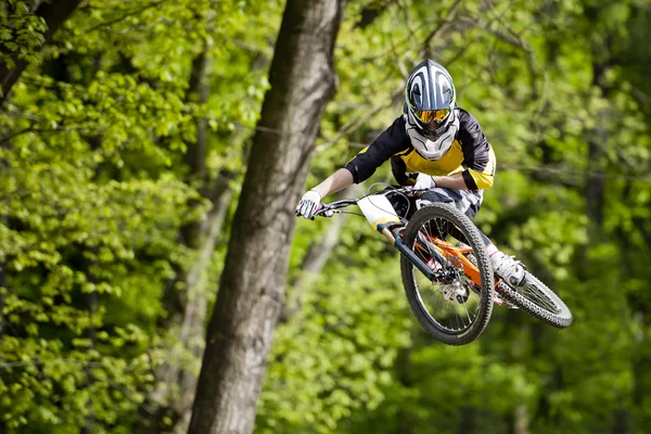 Ciclista Bike Race Jump — Fotografia de Stock