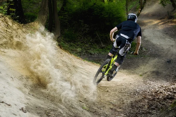 Mountainbike Downhill ação esporte — Fotografia de Stock