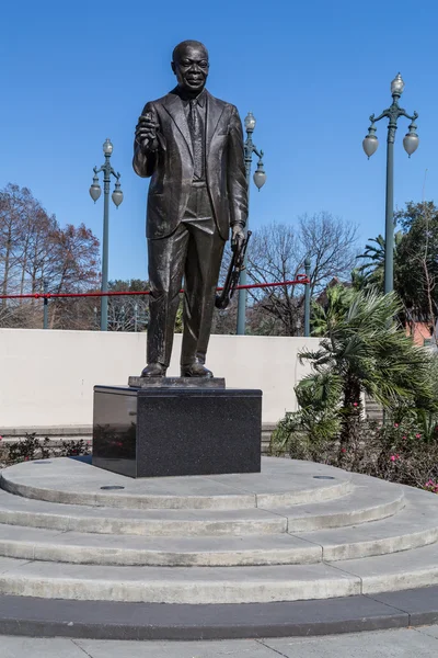 New Orleans, LA / USA - circa February 2016: Louis Armstrong Memorial Statue in the park in New Orleans, Louisiana — стоковое фото