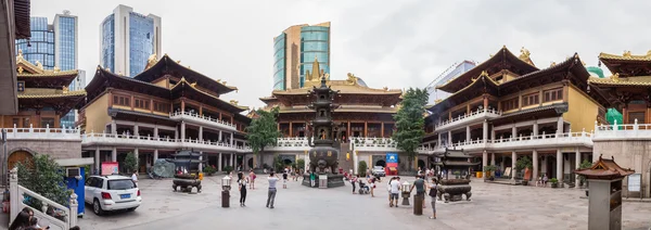 중국 상하이 - 2015년 9월경: 중국 상하이 징안 사원의 파노라마 — 스톡 사진