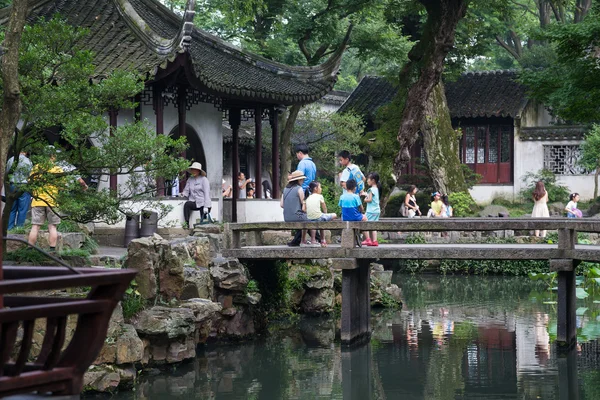 Suzhou, Kína-Circa szeptember 2015: klasszikus kert Suzhou, Kína — Stock Fotó