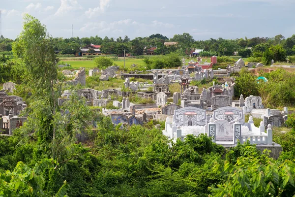 Hue, Vietnam - circa September 2015: Vietnamese Cemetery near Thien Mu Pagoda in Hue,  Vietnam — Stock Photo, Image